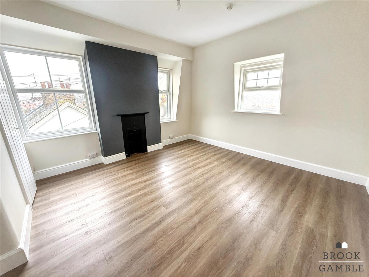 4 Bedroom Apartment. 22 Church Street in Eastbourne,  5